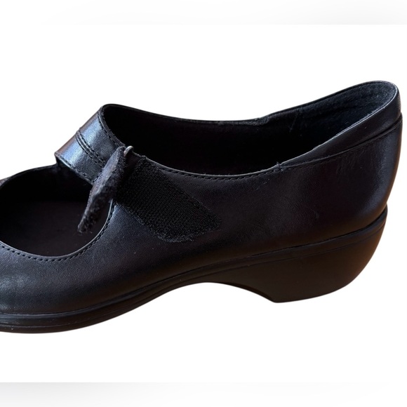 NEW, Clarks, Black Leather Mary Jane Comfort Shoes, Size 8M - Picture 7 of 10